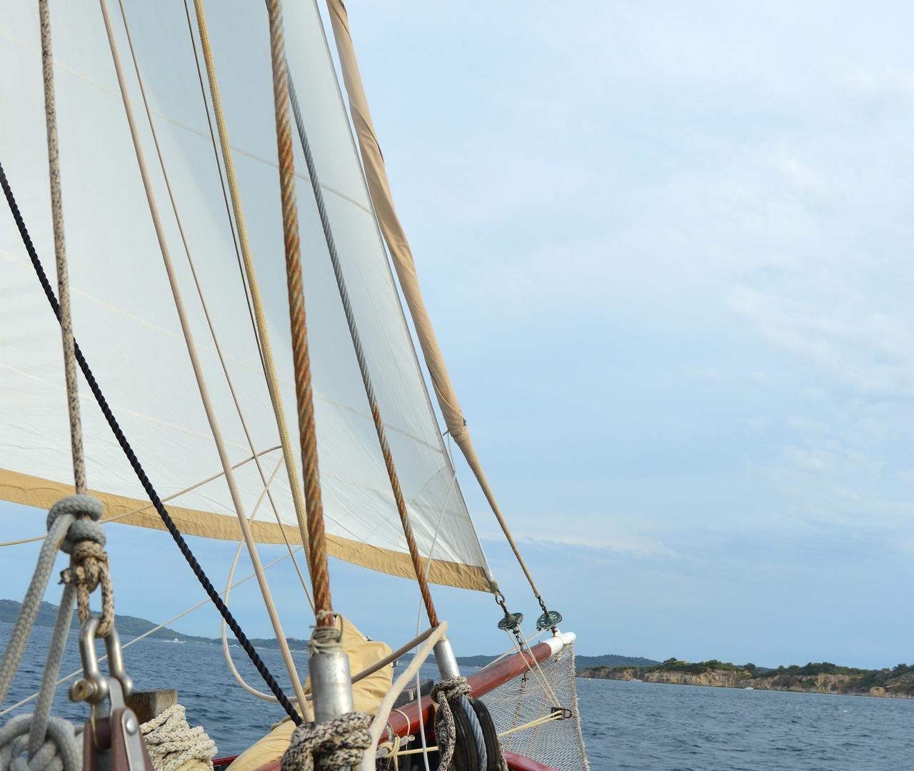 A la découverte des îles d'Or à bord d'un voilier