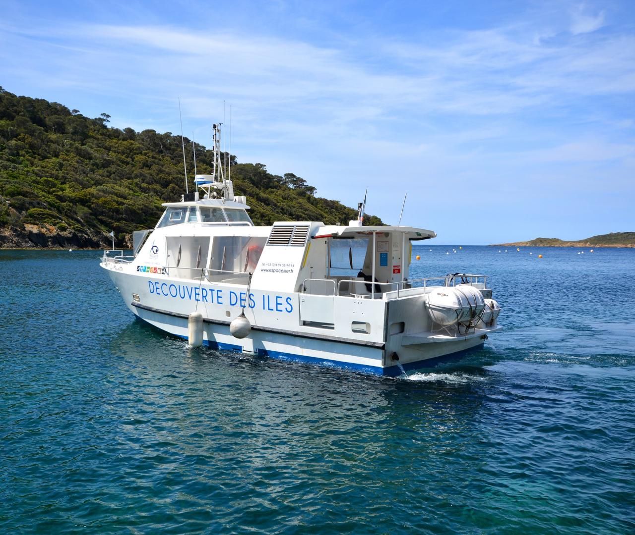 Privatiser un de nos bateaux pour une sortie en mer autour de l'île de Porquerolles...